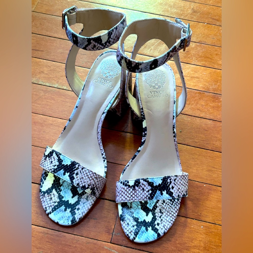 Vince Camuto sandals size 10